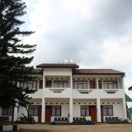 Narima Resort Hotel Lembang Exterior photo